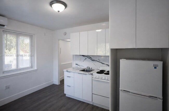 Building Photo - 5305 Biscayne Blvd