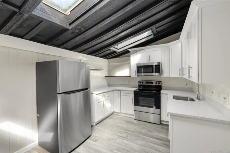 Kitchen - 52 Grove St