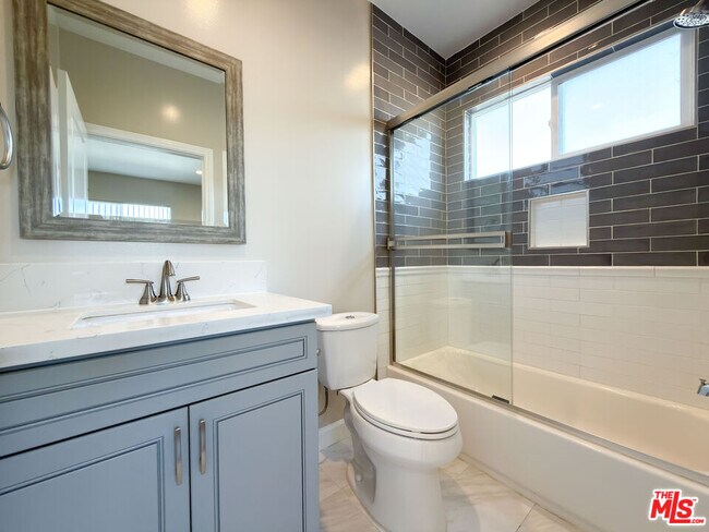 Building Photo - 5651 Willowcrest Ave