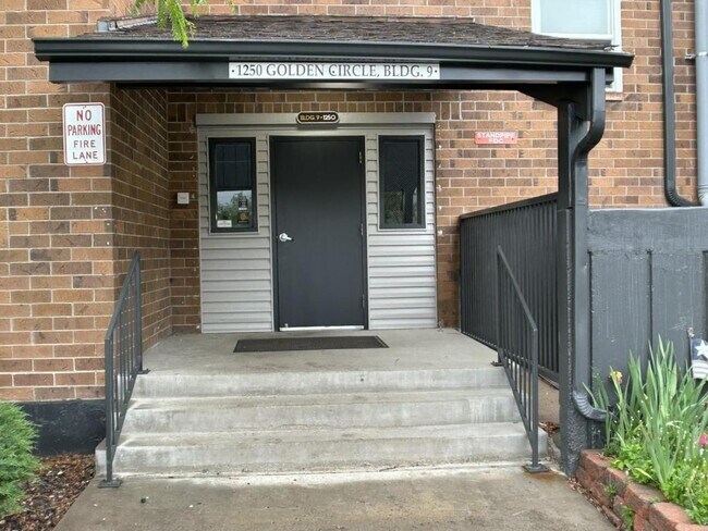 Building Photo - 1250 Golden Cir