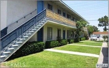Building Photo - 625 N Batavia St