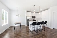 Building Photo - Waters Edge Townhome