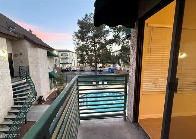 Building Photo - 460 Elm Dr