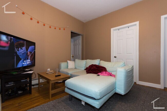 Building Photo - ALLSTON - 5 bed 2 bath - 9/1/26