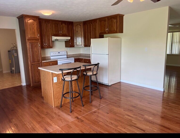 Building Photo - 1723 Quarry Rd