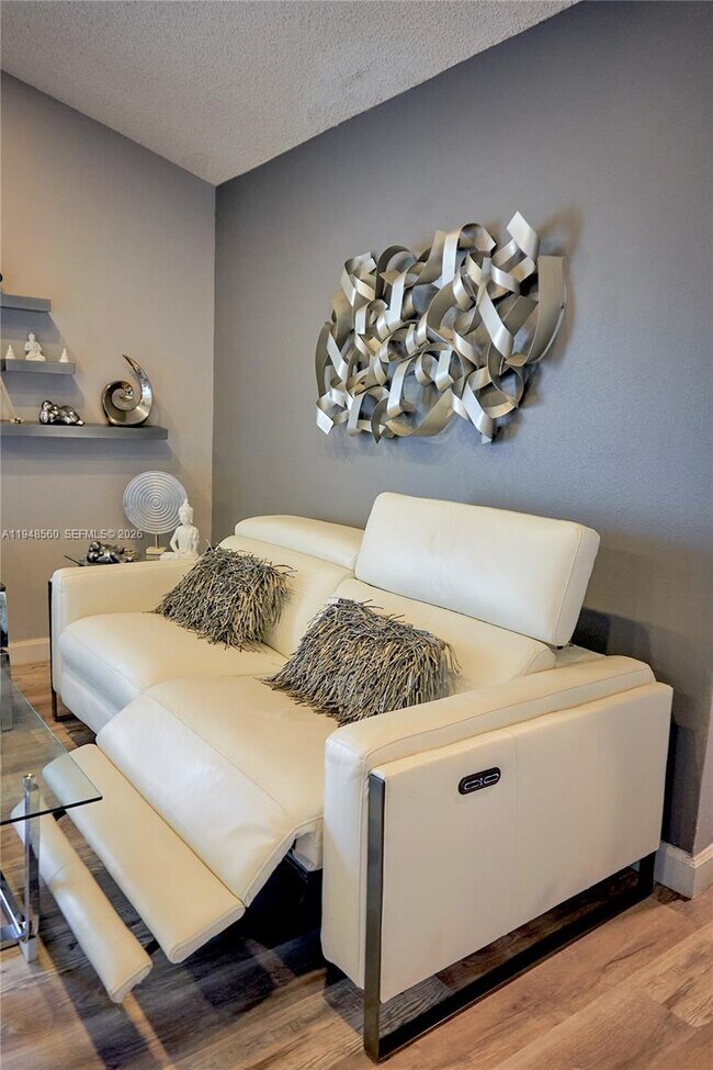 Building Photo - 7610 Westwood Dr