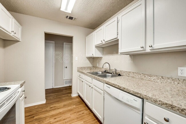 Building Photo - 2500 Stagecoach St