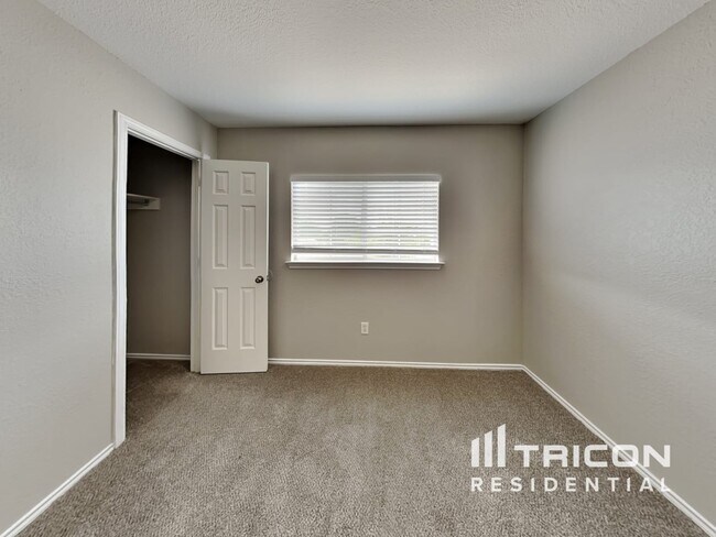 Building Photo - 5926 Ironmill Creek