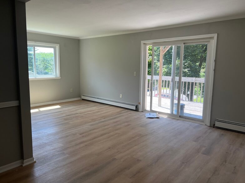 Building Photo - E16 Stonehedge Dr