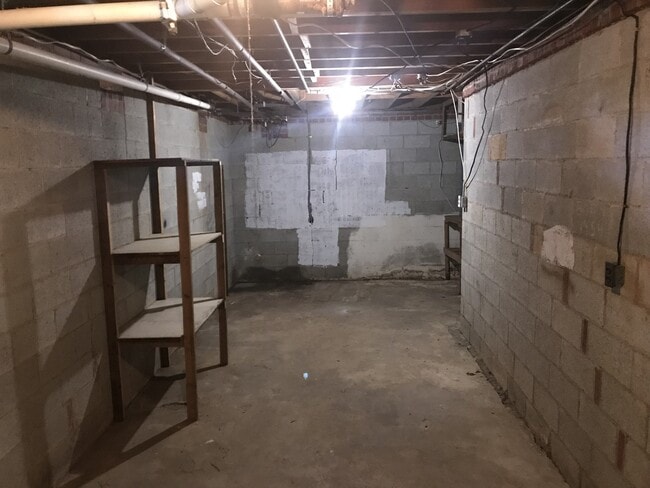 Building Photo - **UPCOMING**Nice 4 Bedroom / 1 Bathroom Ho...