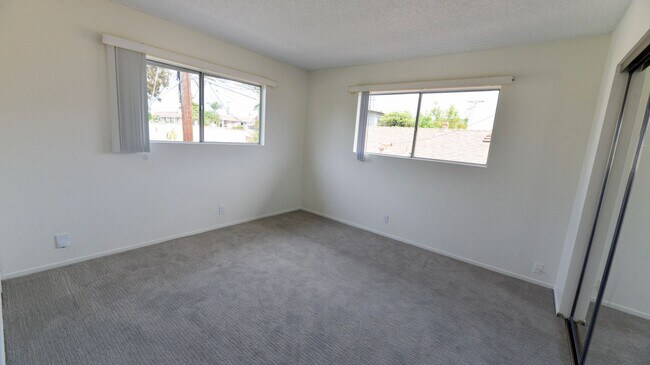Building Photo - 218 Avenida Rosa