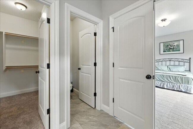 Building Photo - Elegant 3-Bedroom Fully Furnished Home wit...