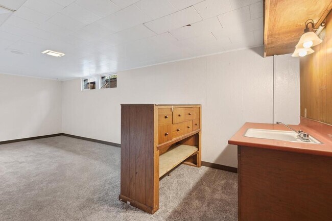 Building Photo - 2853 15th Ave Ct