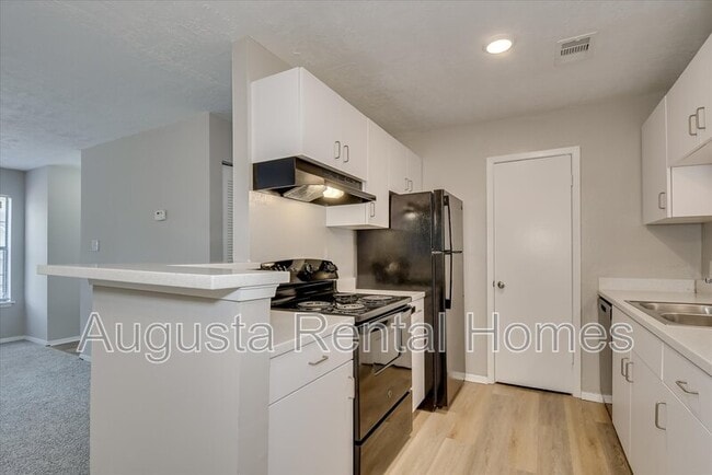 Building Photo - 2515 Center West Parkway - 11H