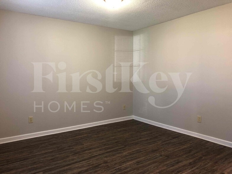 Building Photo - 3770 Richbrook Dr