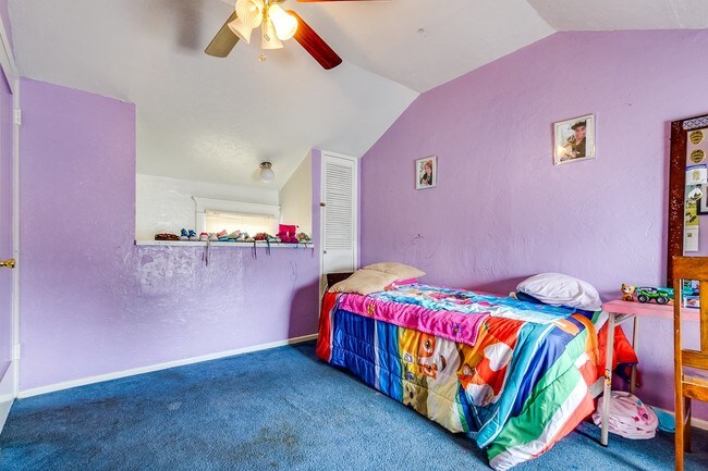 Building Photo - 201 E Eagle St