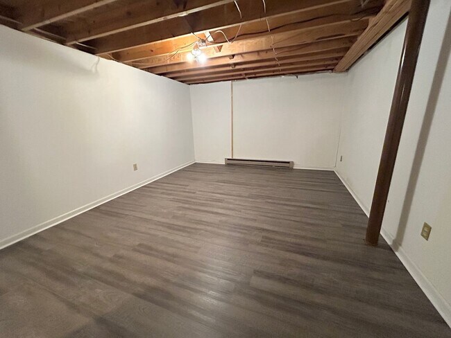Building Photo - Charming Christiansburg home.