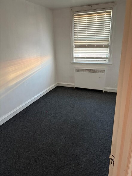 Building Photo - 7137 Castor Ave