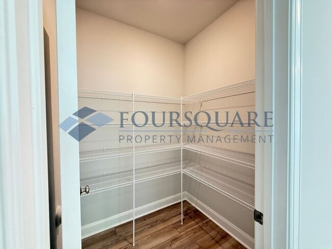 Building Photo - End-Unit Townhome with Fenced Yard, Washer/Dryer included & 2-Car Garage – Comfortable & Convenie...