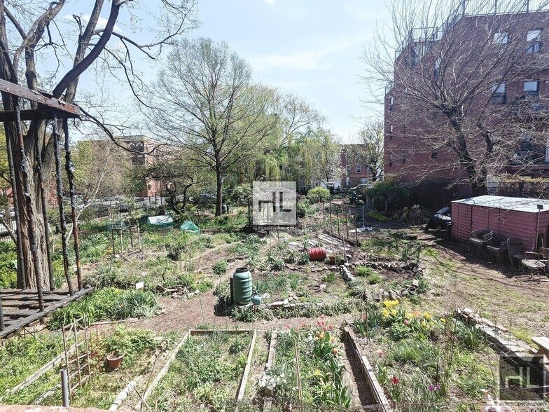 Building Photo - 15 STREET