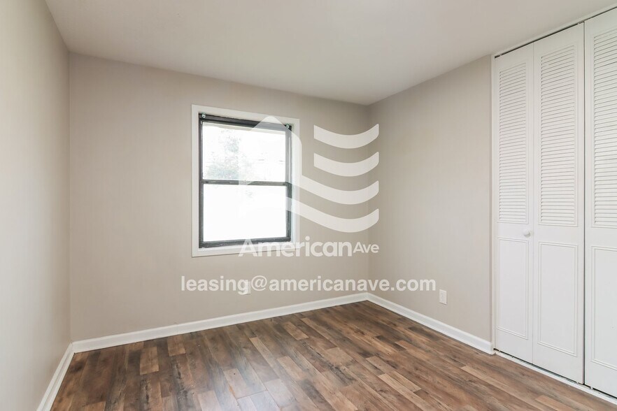 Building Photo - 856 Barklay Way