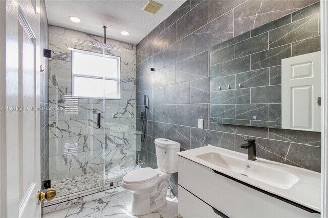 Building Photo - 3810 SW 51st St