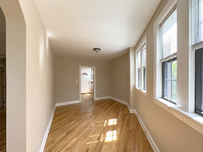 Building Photo - 899 Green Bay Rd