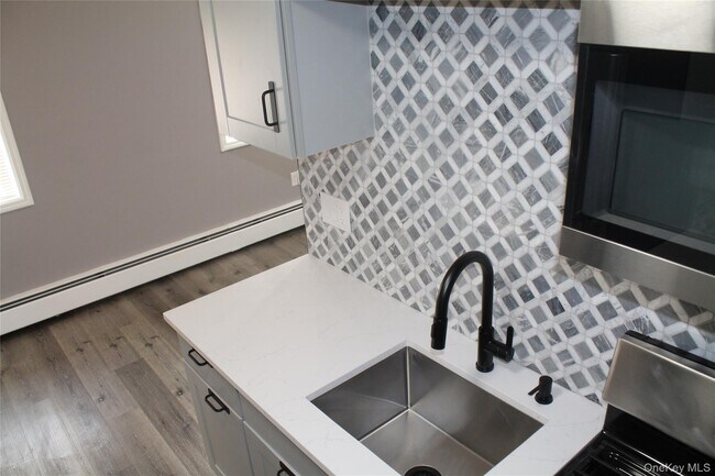 Building Photo - 303 Barclay Manor