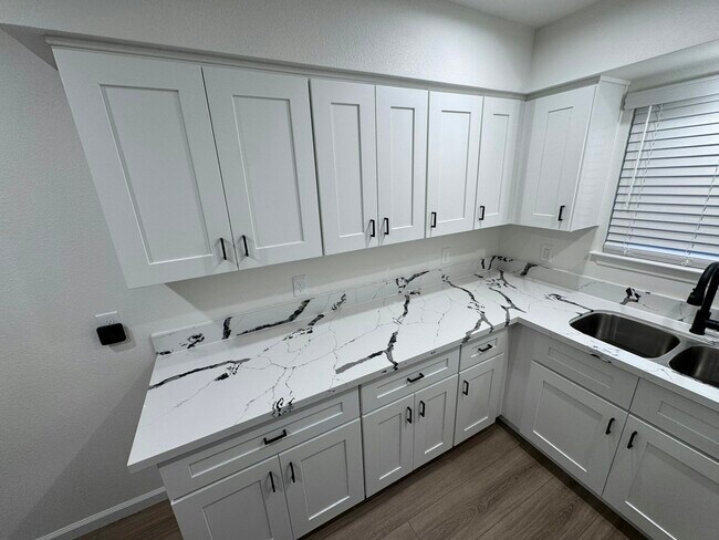 Building Photo - 2122 N Glenn Ave