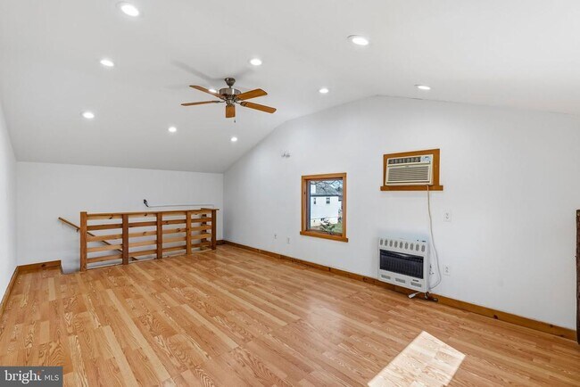 Building Photo - 216 Columbia Ave
