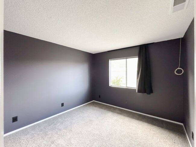 Building Photo - ~RARE FIND~ Newly Remodeled 3 Bedroom Home...