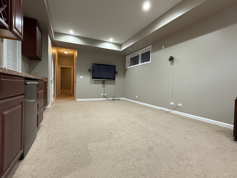 Basement - 4211 S Ellis Ave