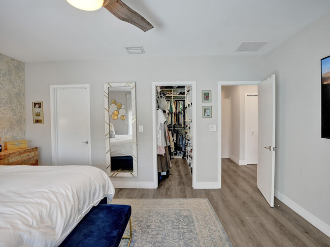 Building Photo - 1604 SW 4th Ave