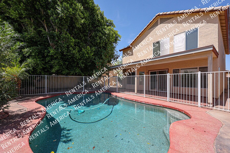 Building Photo - 820 N Granada Dr