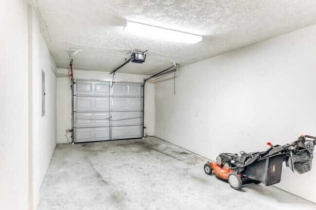 Building Photo - 213 Foster St