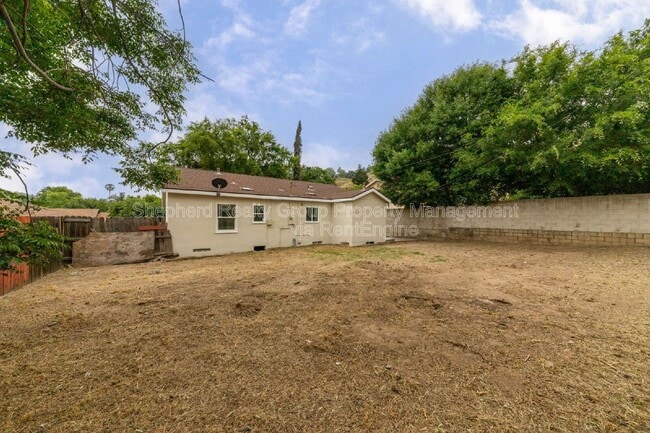 Building Photo - 742 W 36th St