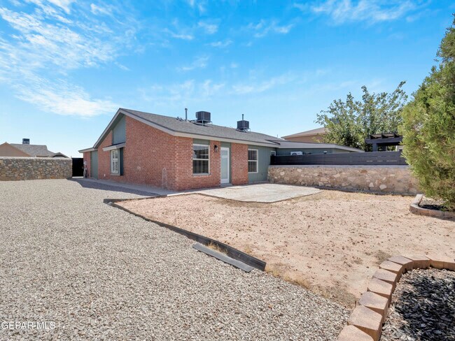 Building Photo - 1593 Hartsdale Dr