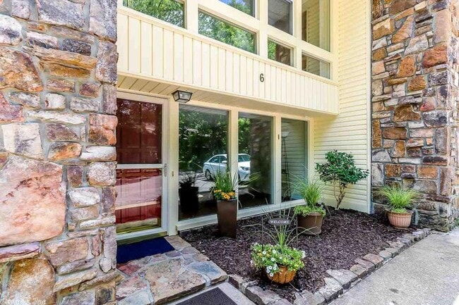 Building Photo - 6 Troza Ln