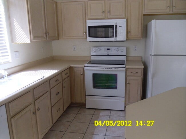 Building Photo - 3 Bed 2 Bath in Most Desired Ahwatukee