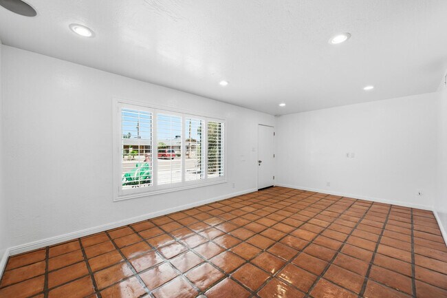 Building Photo - 8639 E Virginia Ave