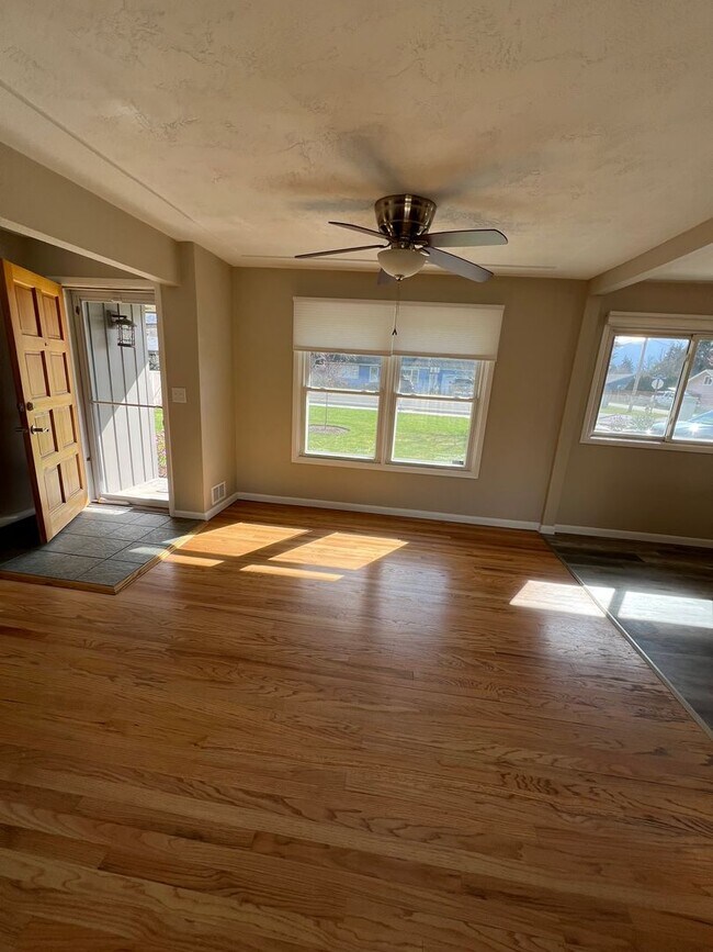 Building Photo - Modern 3-Bedroom, 1.5-Bath Home with Private Office & Large Patio