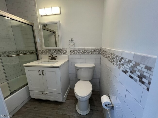 Building Photo - 20 Van Dyke Pl