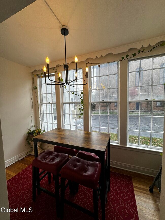 Building Photo - 612 Union St