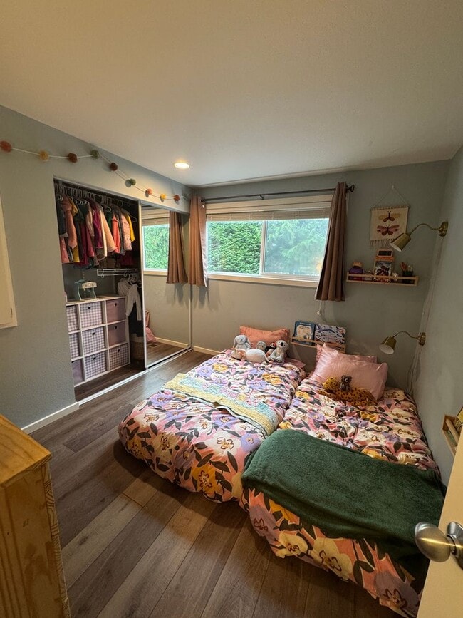 Building Photo - 3bd/3ba Edmonds Home