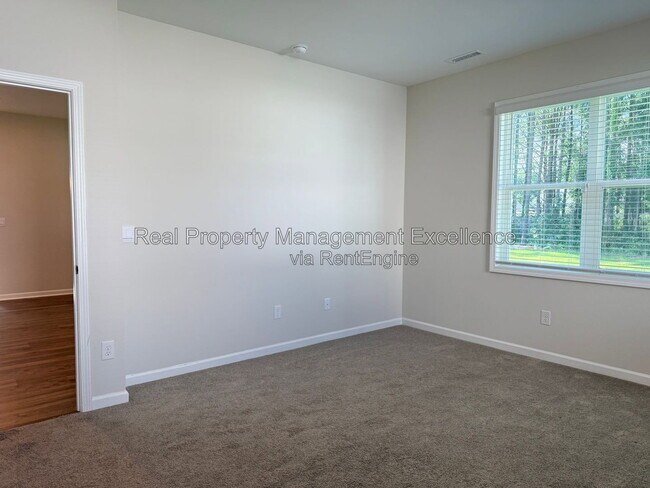 Building Photo - 101 Brody Pne Wy