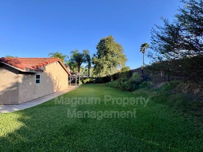 Building Photo - 45627 Clubhouse Dr