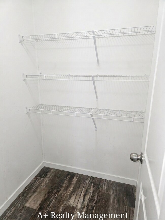 Building Photo - Move-in by AUGUST 10  ****Get 2 WEEKS FREE RENT ****