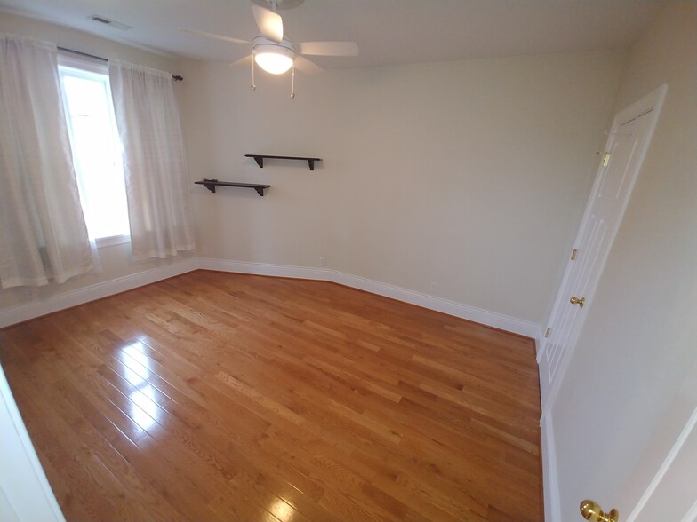 Building Photo - 1354 Pennsylvania Ave. SE