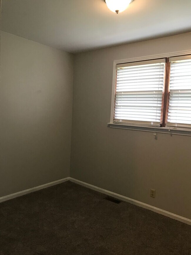 Building Photo - 1662 Vista Ln