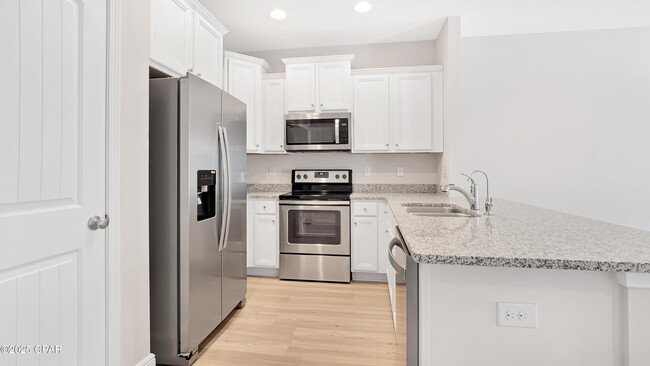Building Photo - 7590 Shadow Lake Dr